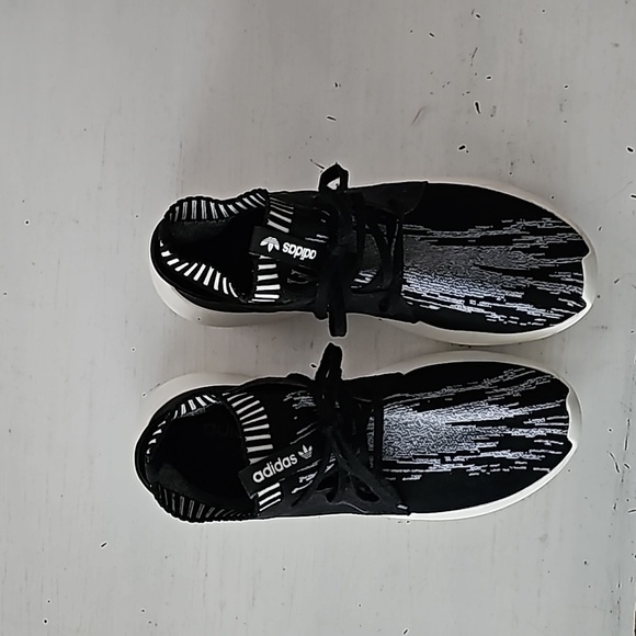 Adidas - Picture 3 of 4